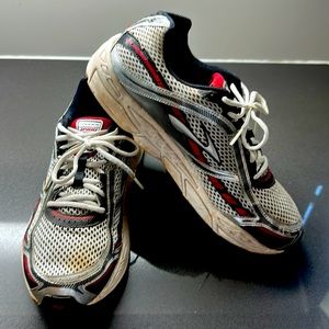 Brooks Dyao 6 Sneakers Size: 13